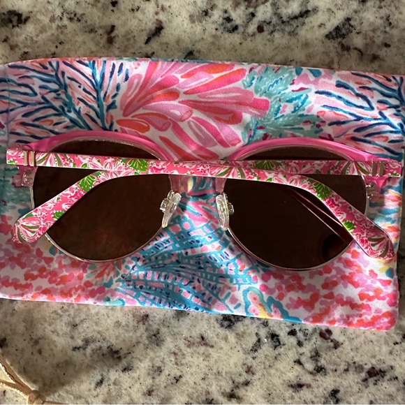 Lilly Pulitzer Polarized Sunglasses - Picture 3 of 5